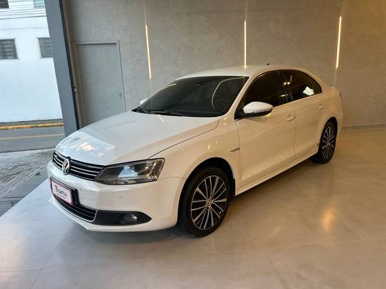 VOLKSWAGEN JETTA 2.0 TSI HIGHLINE 211CV GASOLINA 4P TIPTRONIC VOLKSWAGEN JETTA 2.0 TSI HIGHLINE 211CV GASOLINA 4P TIPTRONIC